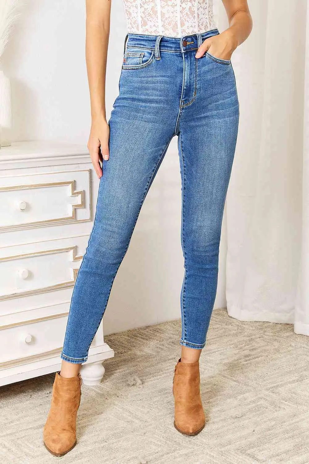 *APP EXCLUSIVE* Judy Blue Non-Distressed Skinny Jeans