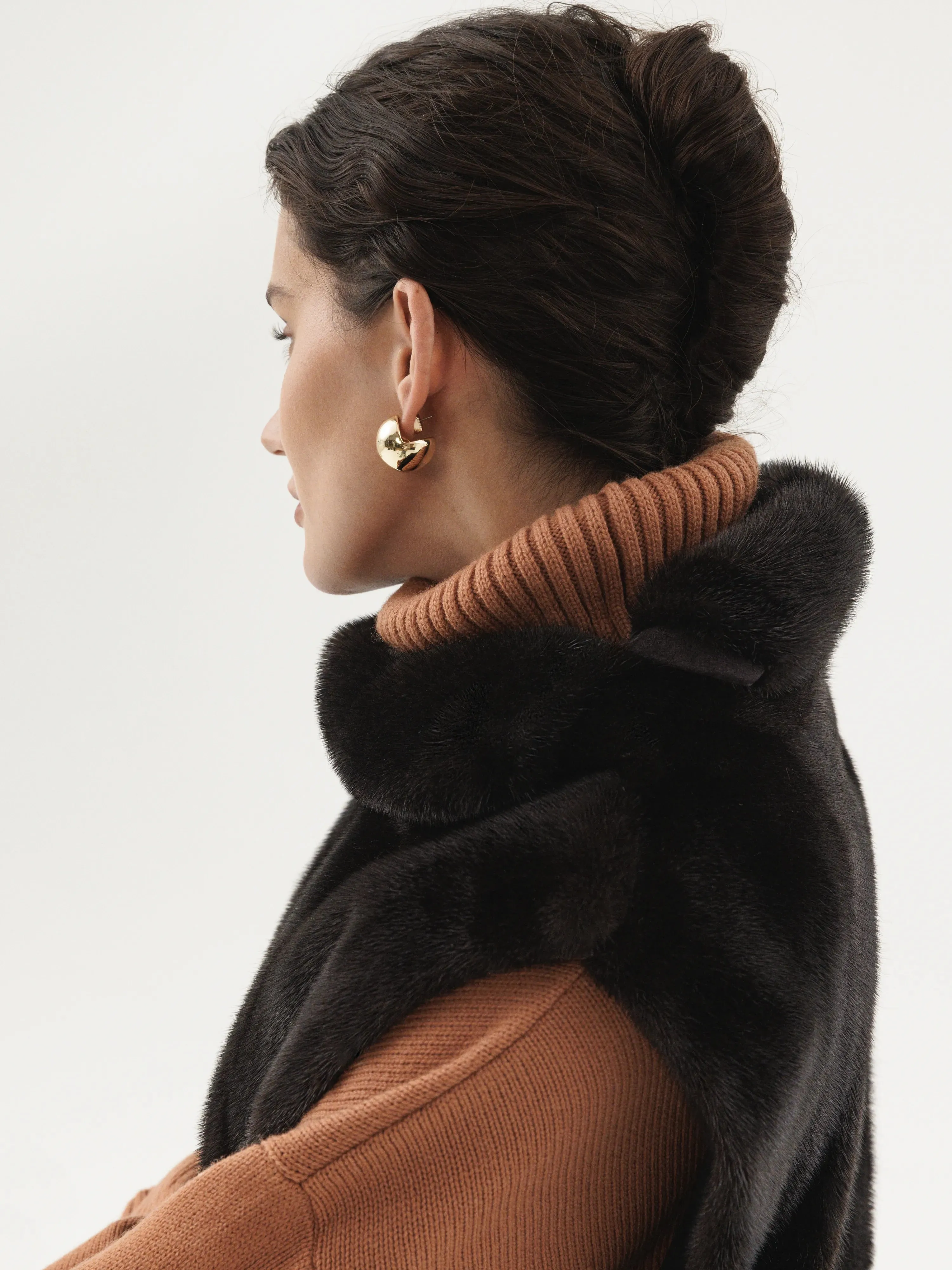 Mink fur coat in an incredible off-white shade with an English collar