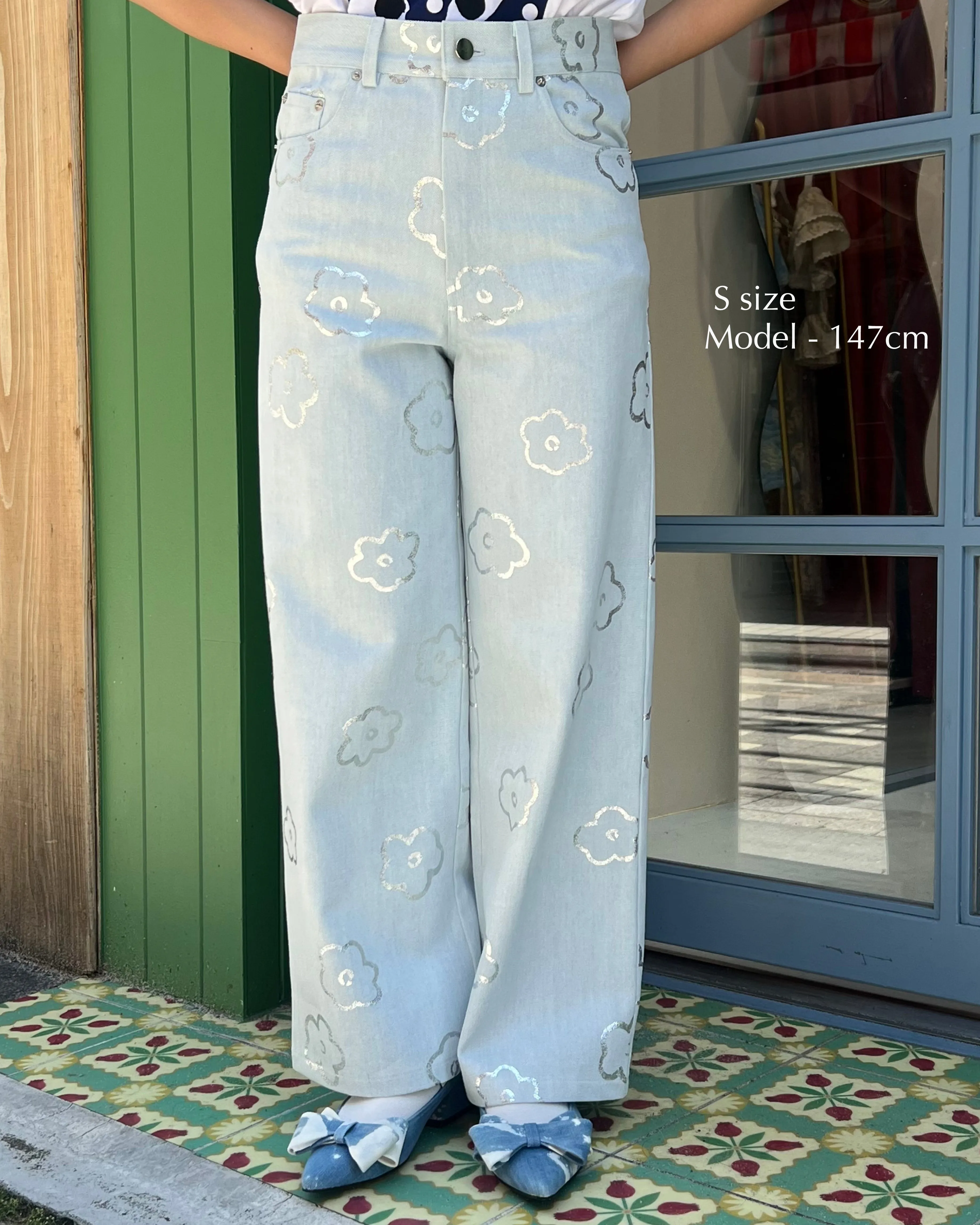 SILVER FLOWER DENIM PANTS（LIGHT BLUE）